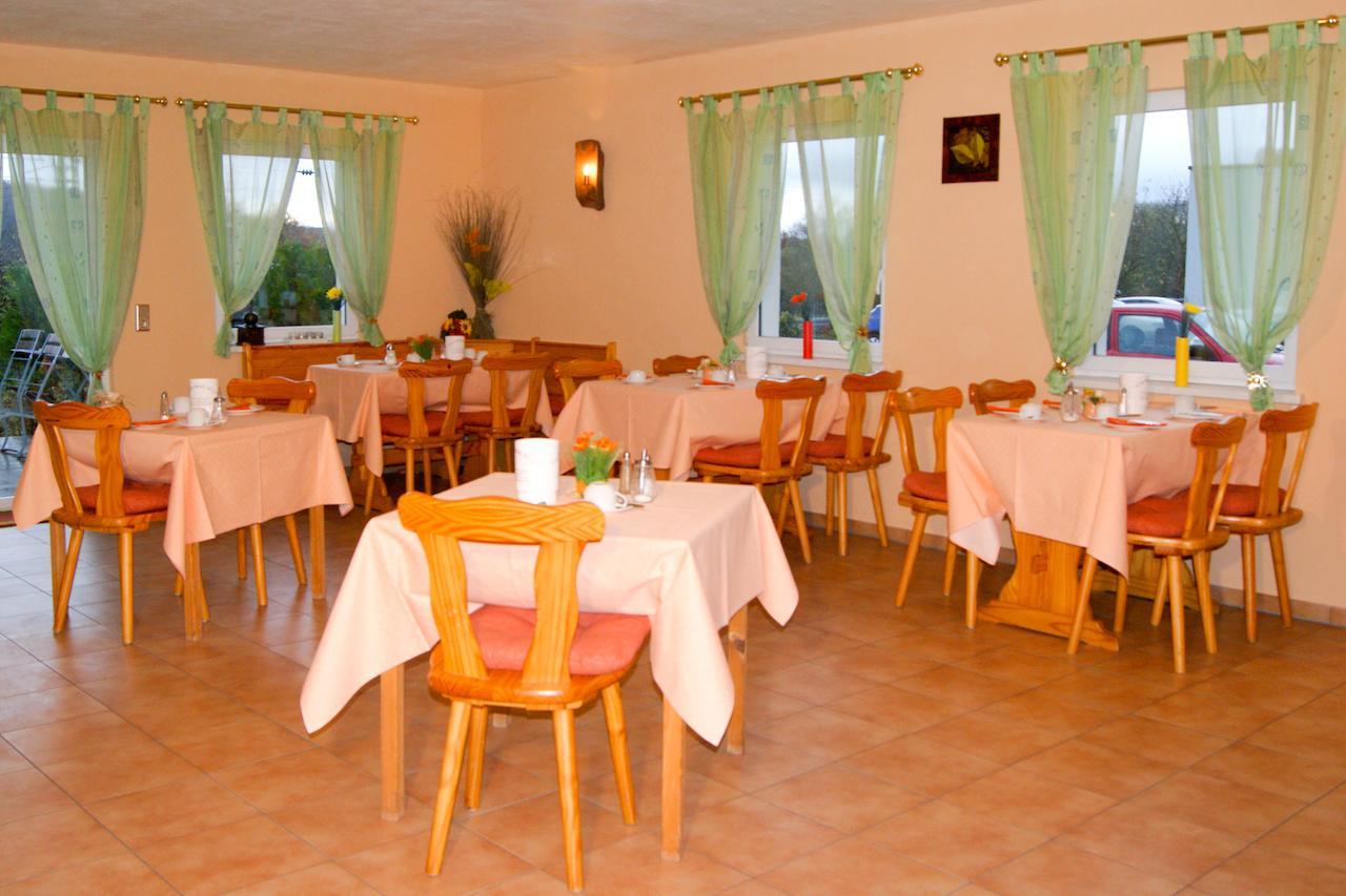 Hotel Schonunger Bucht Waigolshausen Ngoại thất bức ảnh